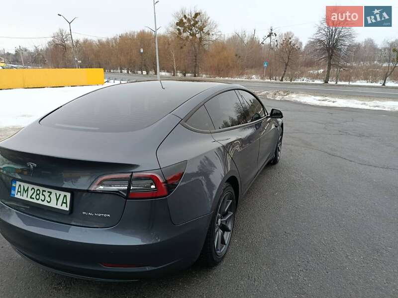 Седан Tesla Model 3 2022 в Звягелі