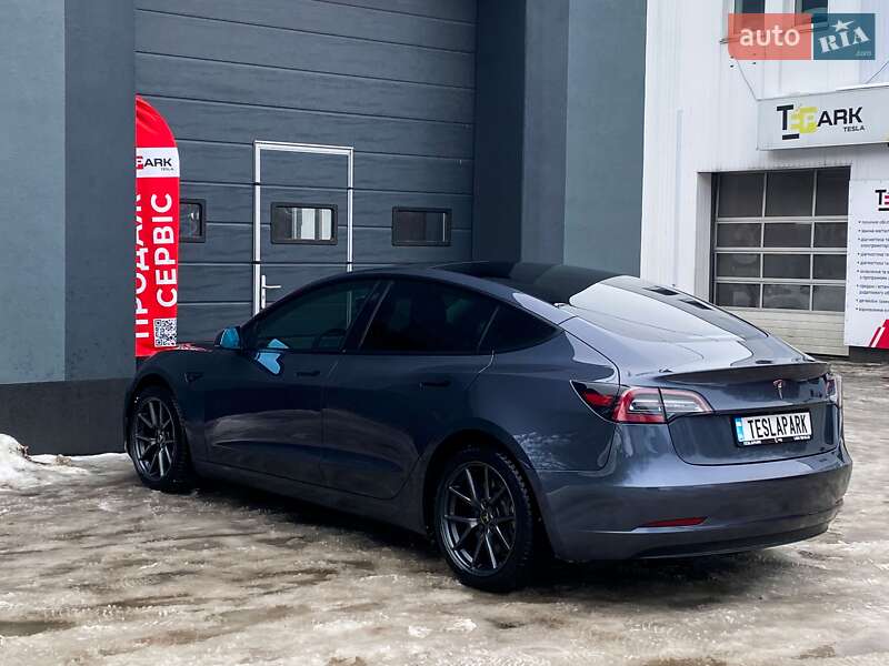 Седан Tesla Model 3 2021 в Києві