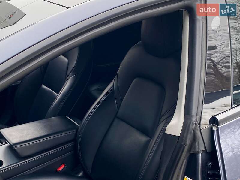 Седан Tesla Model 3 2021 в Києві