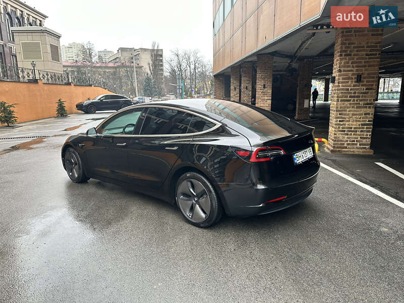 Седан Tesla Model 3 2018 в Одесі