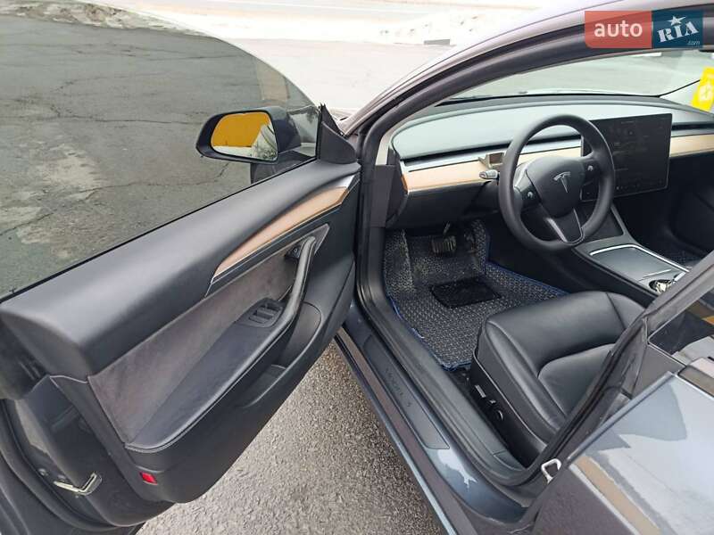 Седан Tesla Model 3 2022 в Звягелі
