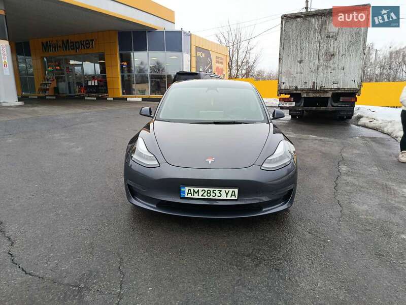 Седан Tesla Model 3 2022 в Звягелі