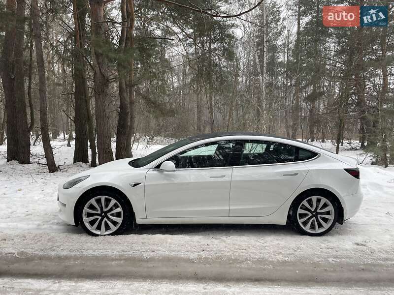 Седан Tesla Model 3 2020 в Киеве