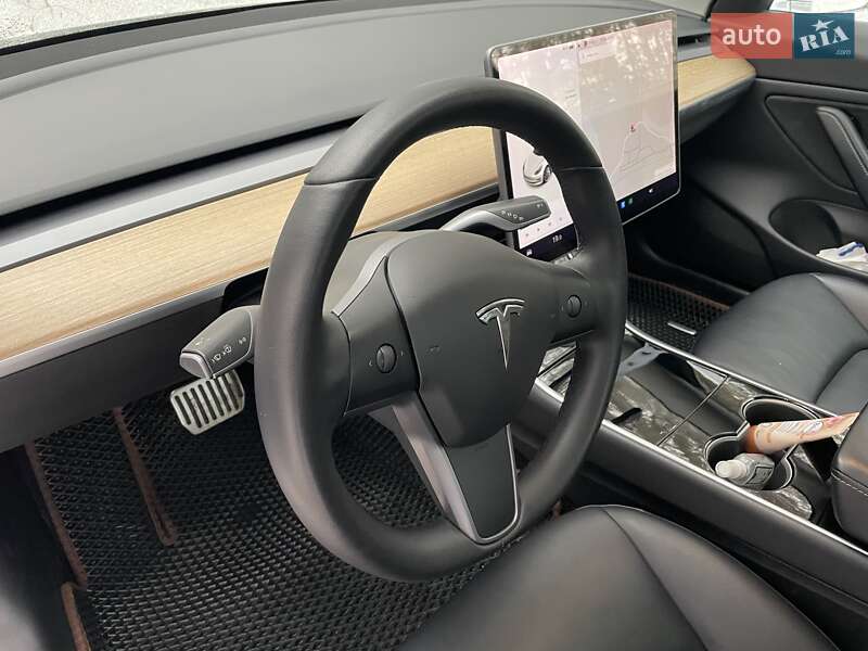 Седан Tesla Model 3 2020 в Киеве