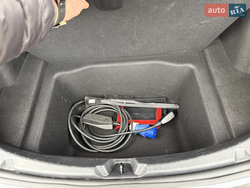 Седан Tesla Model 3 2022 в Дніпрі