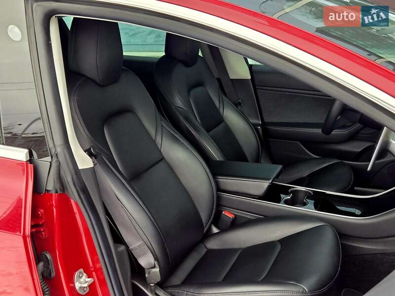 Седан Tesla Model 3 2019 в Киеве