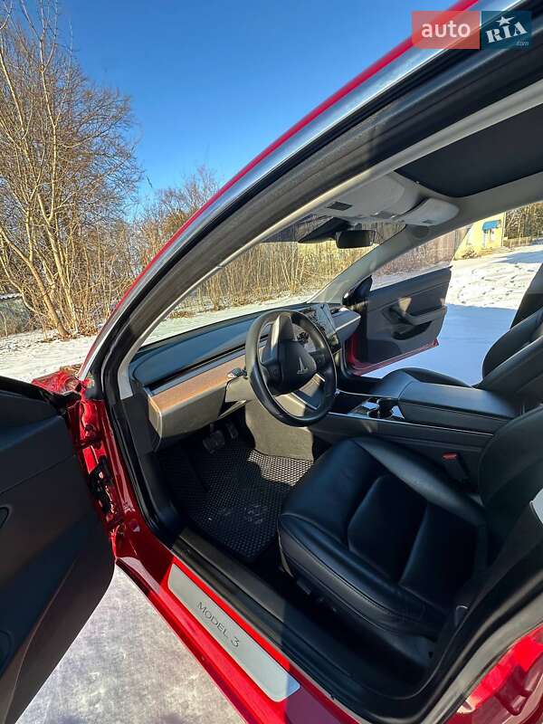 Седан Tesla Model 3 2018 в Кременці