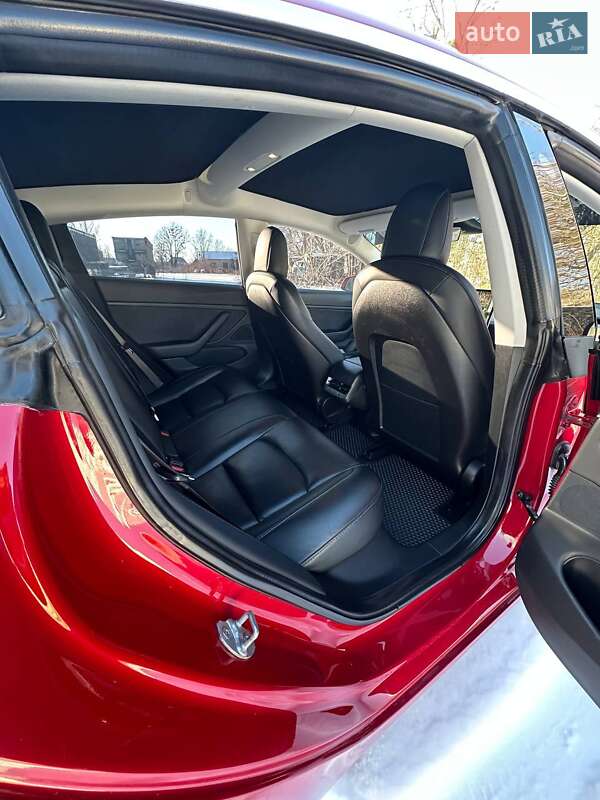 Седан Tesla Model 3 2018 в Кременці