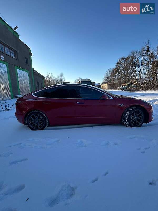 Седан Tesla Model 3 2018 в Кременці
