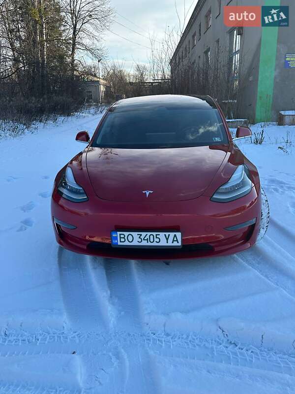 Седан Tesla Model 3 2018 в Кременці