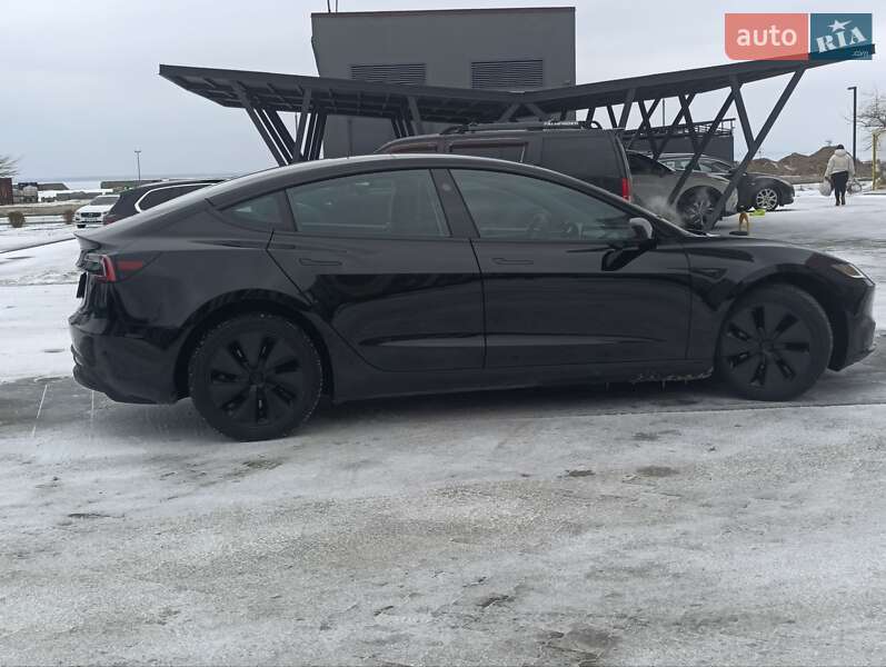 Седан Tesla Model 3 2024 в Черкассах