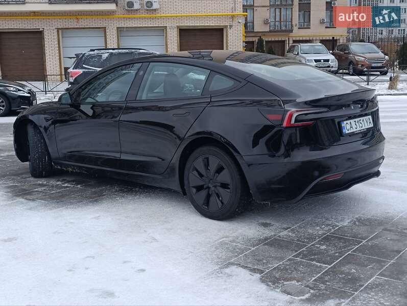 Седан Tesla Model 3 2024 в Черкассах