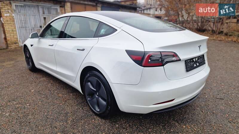 Седан Tesla Model 3 2020 в Киеве