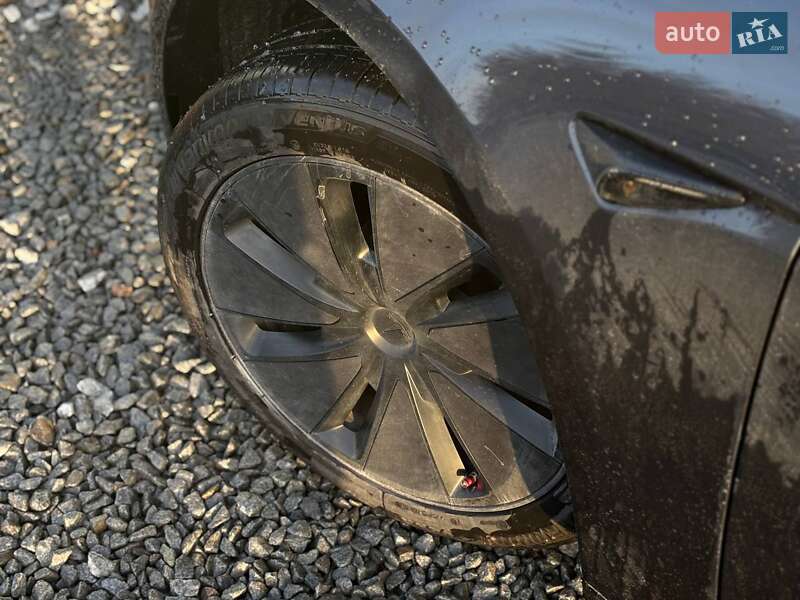 Седан Tesla Model 3 2024 в Львові