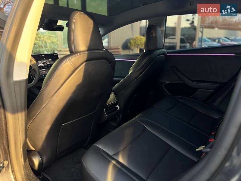 Седан Tesla Model 3 2024 в Львові