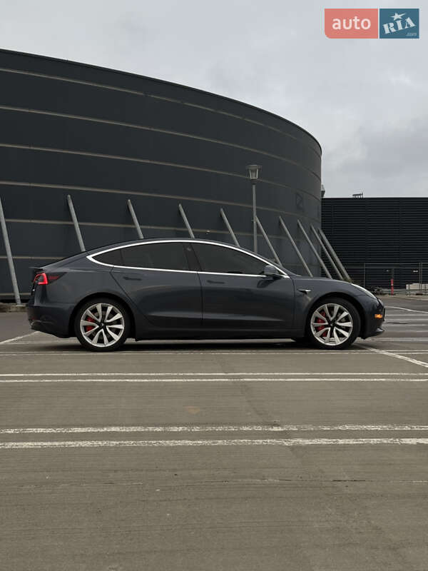Седан Tesla Model 3 2019 в Рівному