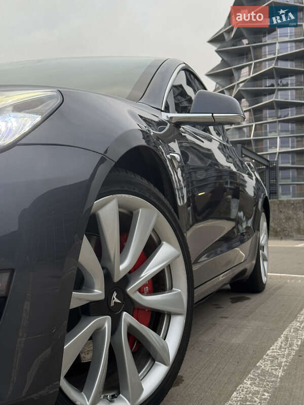 Седан Tesla Model 3 2019 в Рівному