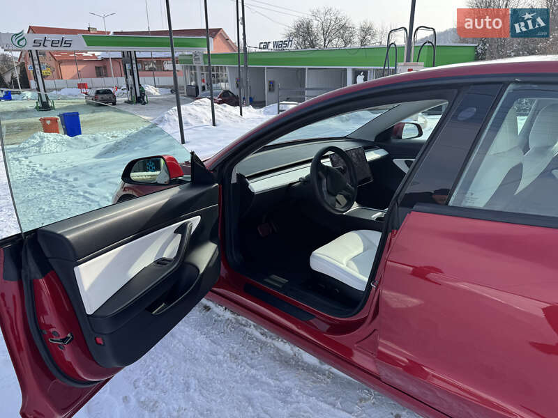 Седан Tesla Model 3 2020 в Львові