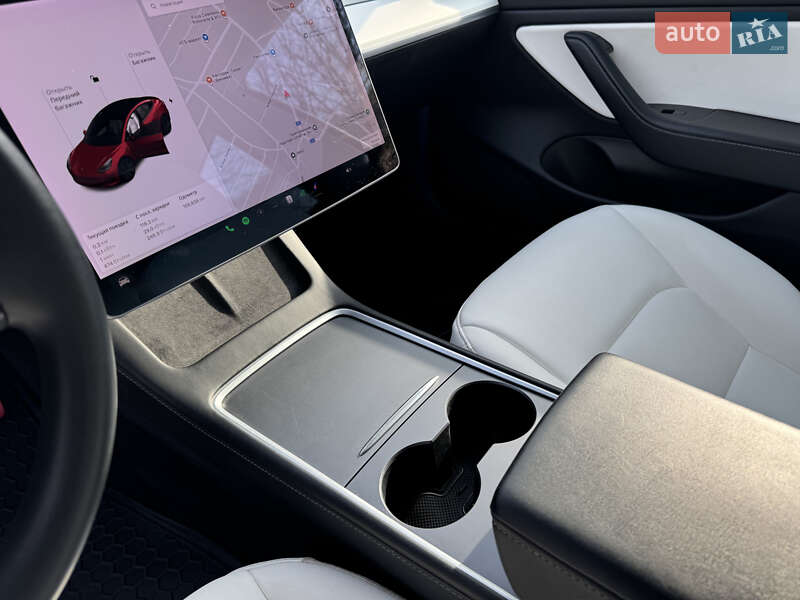 Седан Tesla Model 3 2020 в Львові