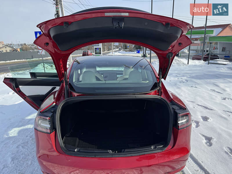 Седан Tesla Model 3 2020 в Львові