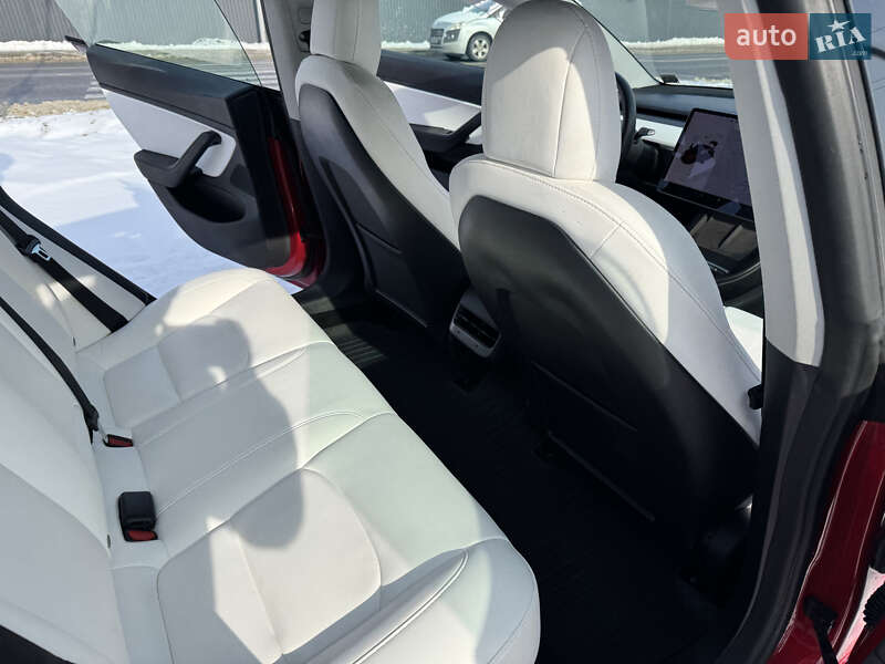 Седан Tesla Model 3 2020 в Львові
