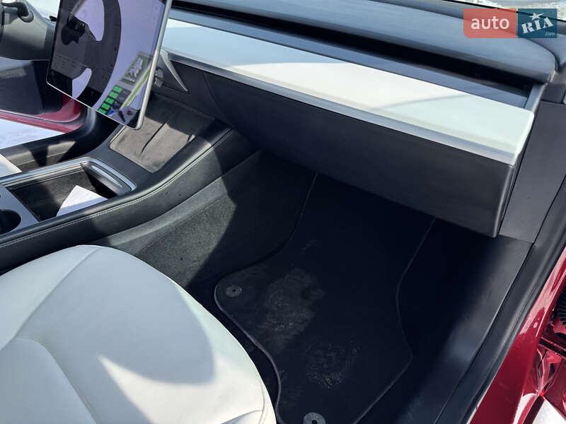 Седан Tesla Model 3 2020 в Львові