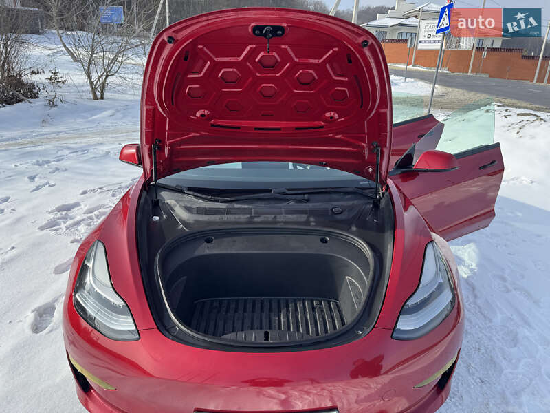 Седан Tesla Model 3 2020 в Львові