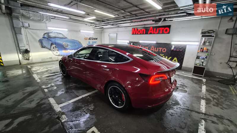 Седан Tesla Model 3 2018 в Киеве