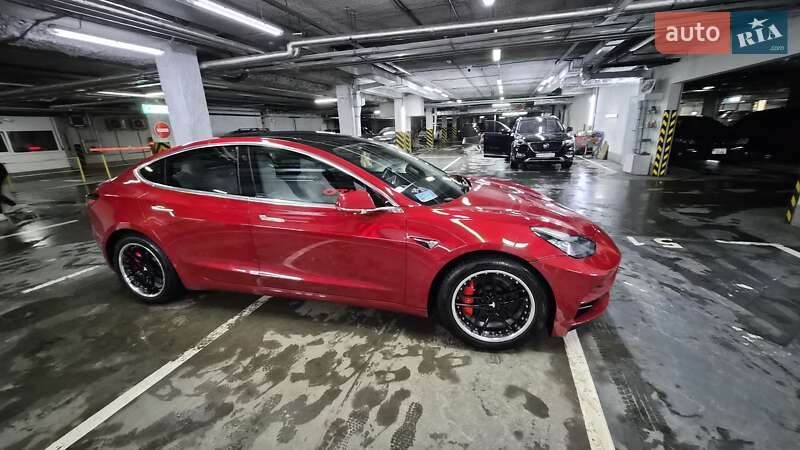 Седан Tesla Model 3 2018 в Киеве