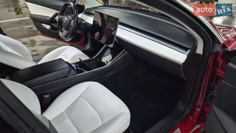 Седан Tesla Model 3 2018 в Киеве
