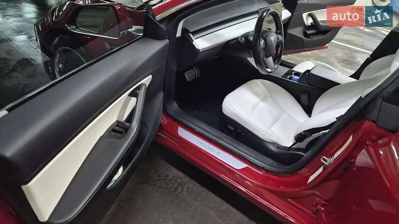 Седан Tesla Model 3 2018 в Киеве