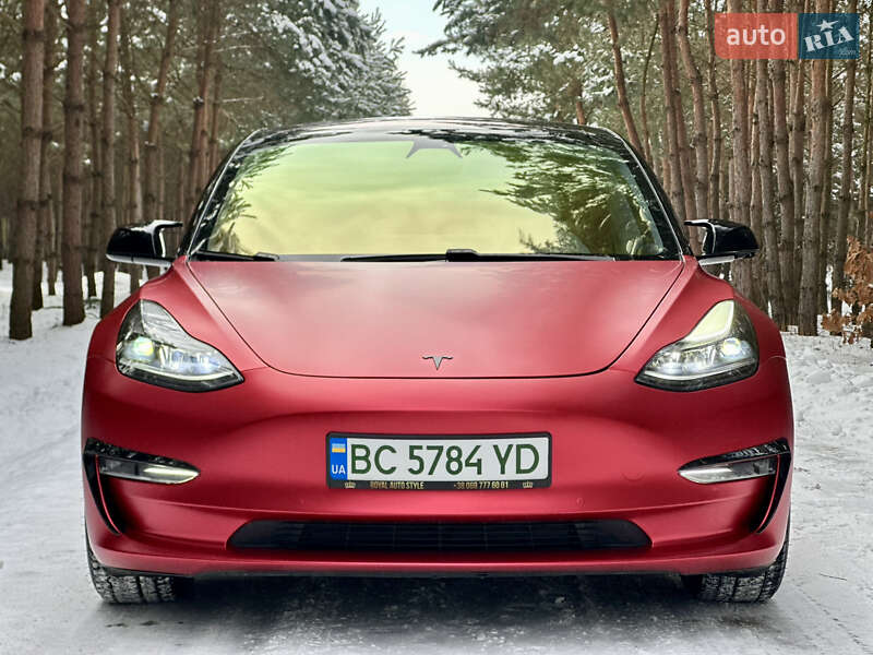 Седан Tesla Model 3 2019 в Львове