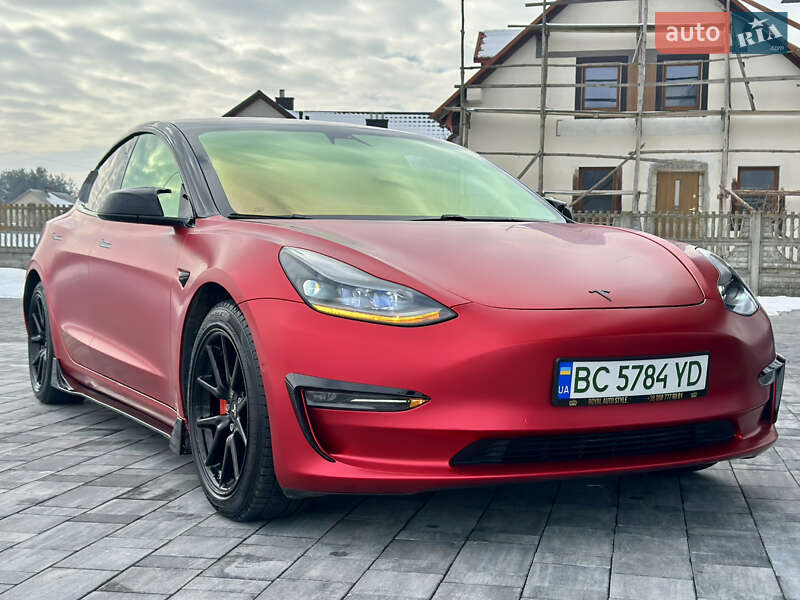 Седан Tesla Model 3 2019 в Львове