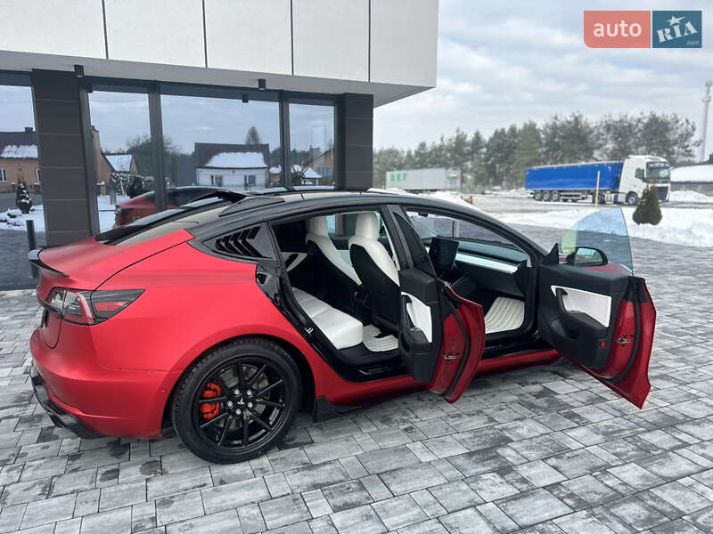 Седан Tesla Model 3 2019 в Львове