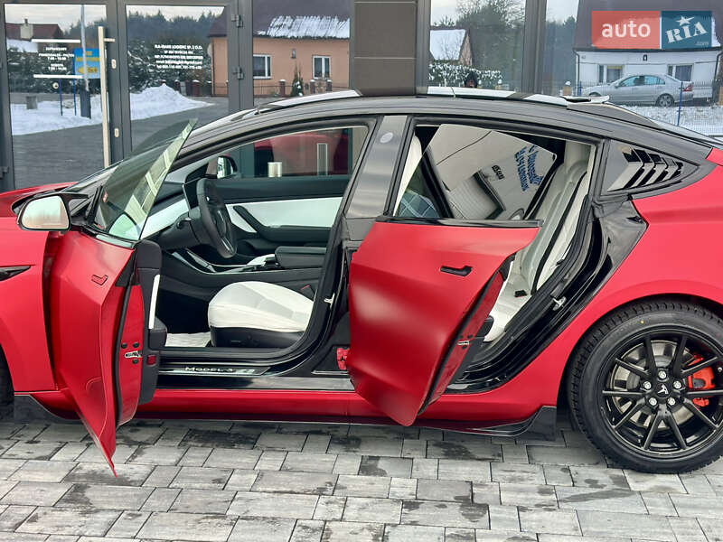 Седан Tesla Model 3 2019 в Львове