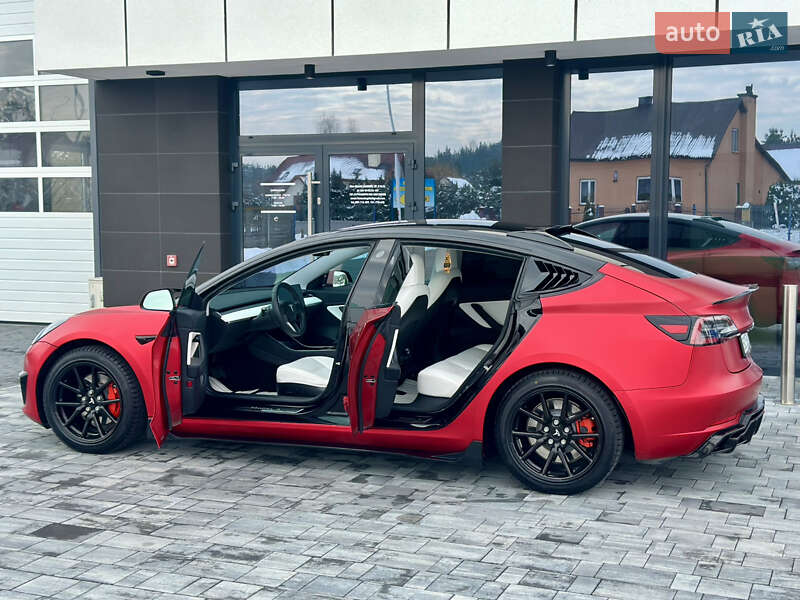 Седан Tesla Model 3 2019 в Львове