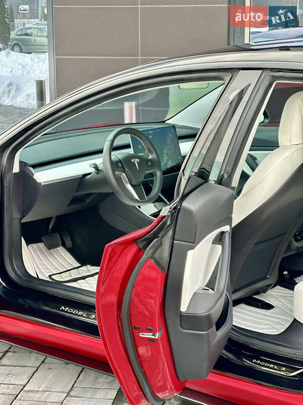 Седан Tesla Model 3 2019 в Львове