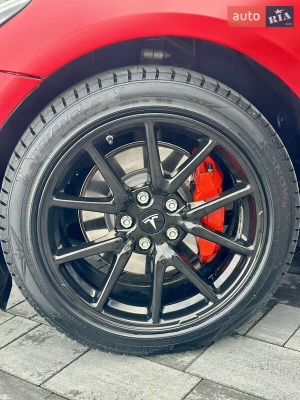 Седан Tesla Model 3 2019 в Львове
