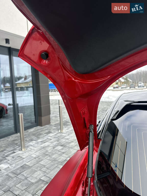 Седан Tesla Model 3 2019 в Львове