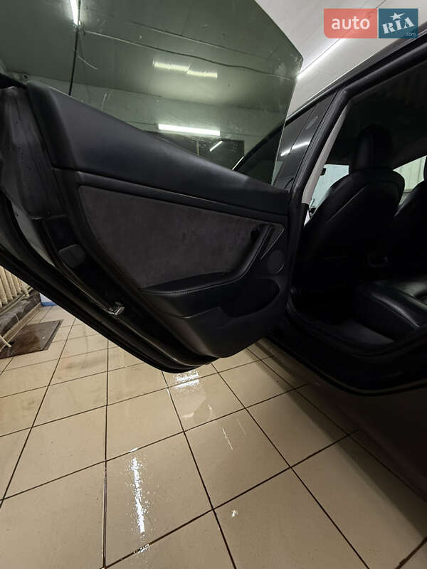 Седан Tesla Model 3 2021 в Чернігові