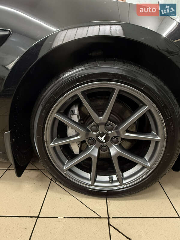 Седан Tesla Model 3 2021 в Чернігові