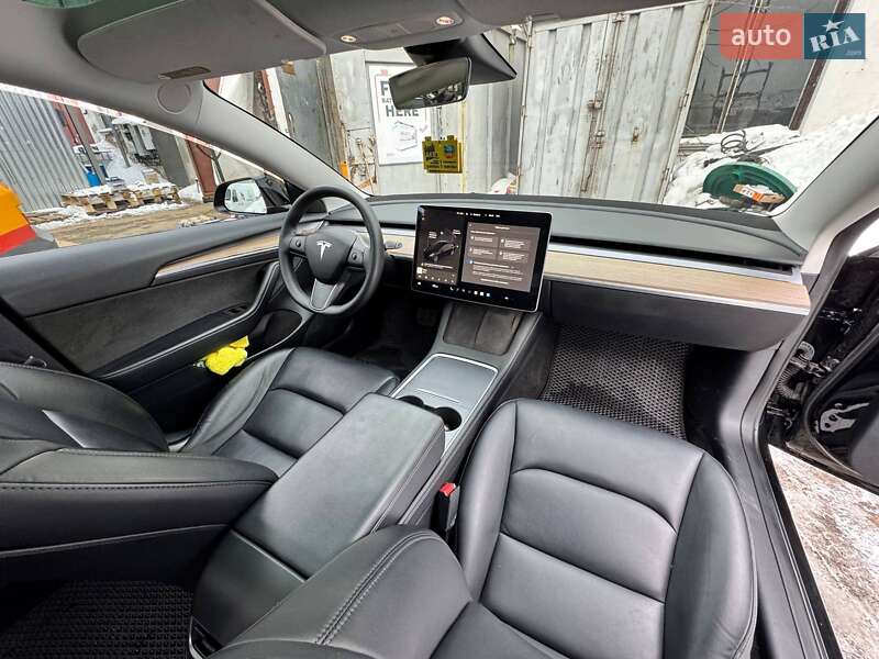 Седан Tesla Model 3 2022 в Житомире