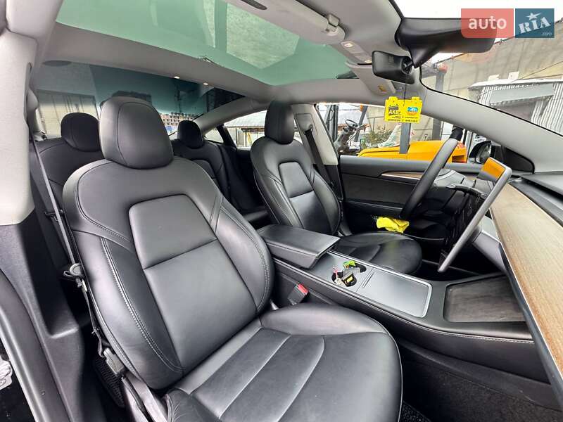 Седан Tesla Model 3 2022 в Житомире
