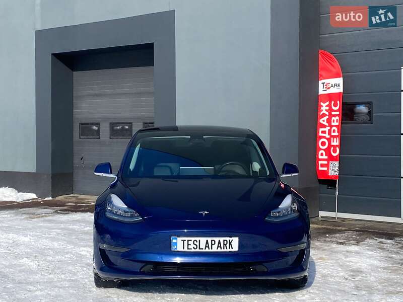 Седан Tesla Model 3 2020 в Киеве