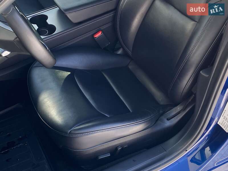 Седан Tesla Model 3 2020 в Киеве