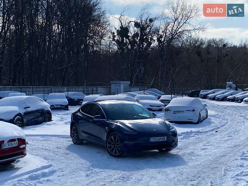 Седан Tesla Model 3 2020 в Киеве