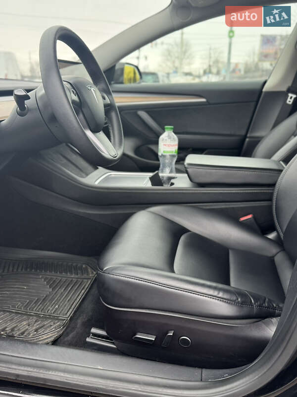 Седан Tesla Model 3 2022 в Житомире