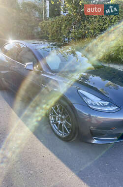 Седан Tesla Model 3 2019 в Киеве