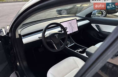 Седан Tesla Model 3 2019 в Киеве