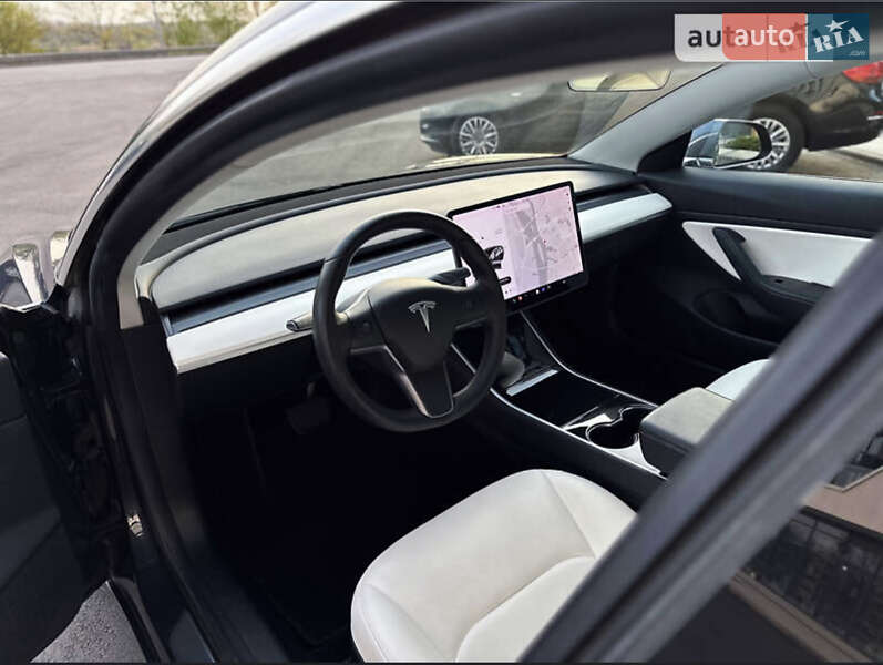 Седан Tesla Model 3 2019 в Києві